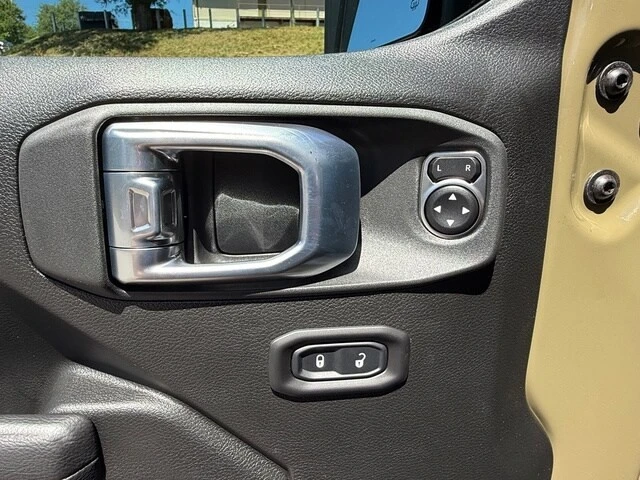 2026 Jeep JT Gladiator - Image 14 of 29
