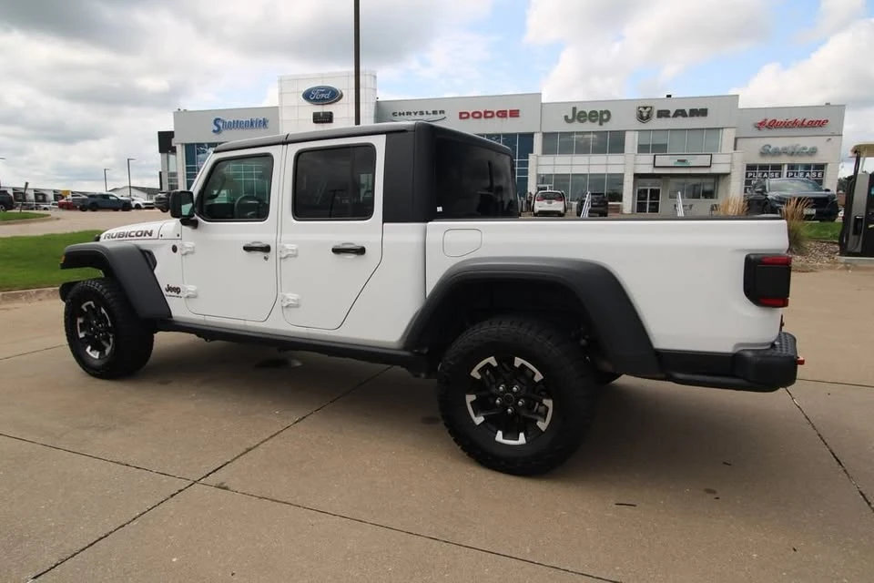 2026 Jeep JT Gladiator - Image 15 of 20