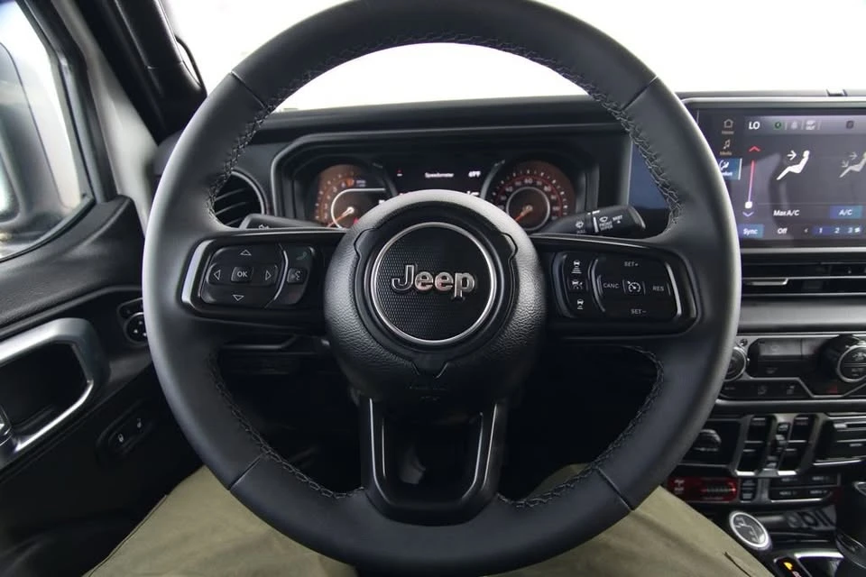 2026 Jeep JT Gladiator - Image 18 of 20