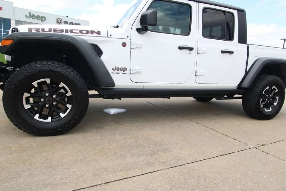 2026 Jeep JT Gladiator - Image 10 of 20