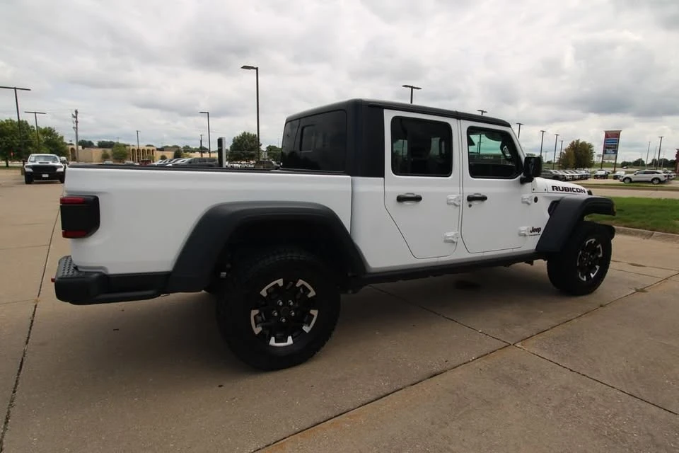 2026 Jeep JT Gladiator - Image 5 of 20