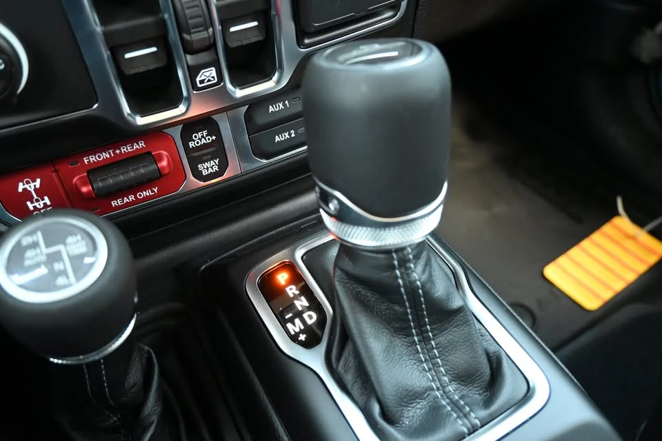 2026 Jeep JT Gladiator - Image 10 of 19