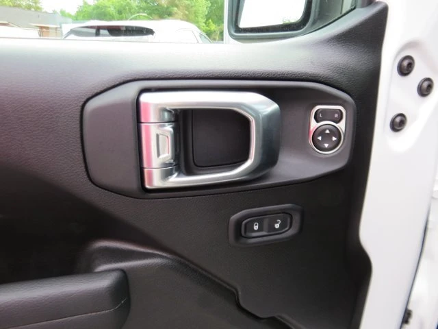 2026 Jeep JT Gladiator - Image 15 of 20