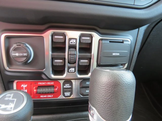 2026 Jeep JT Gladiator - Image 18 of 20