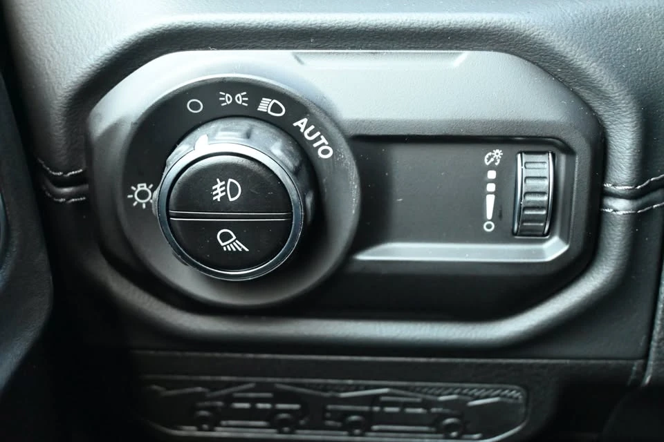 2026 Jeep JT Gladiator - Image 13 of 19
