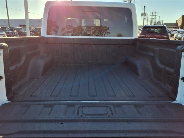 2026 Jeep JT Gladiator - Image 13 of 17