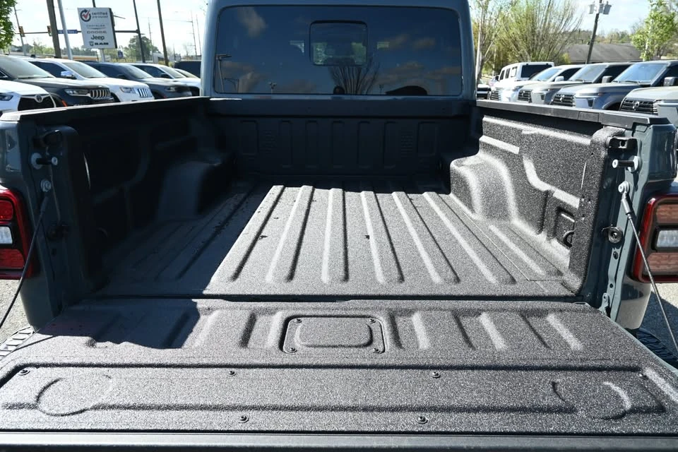 2026 Jeep JT Gladiator - Image 18 of 19