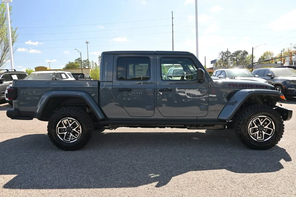2026 Jeep JT Gladiator - Image 2 of 19