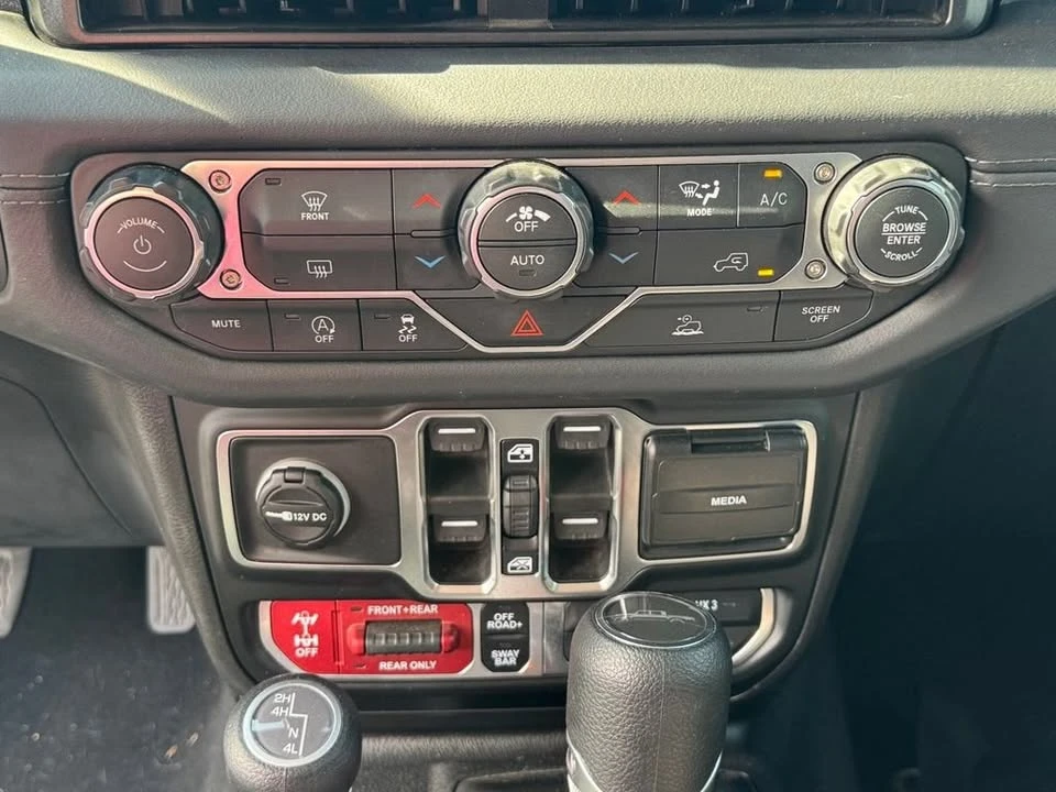 2026 Jeep JT Gladiator - Image 16 of 20