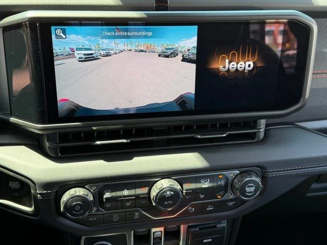 2026 Jeep JT Gladiator - Image 14 of 20