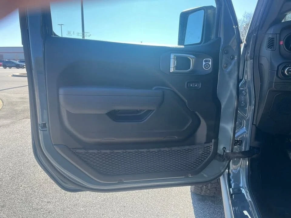 2026 Jeep JT Gladiator - Image 10 of 20