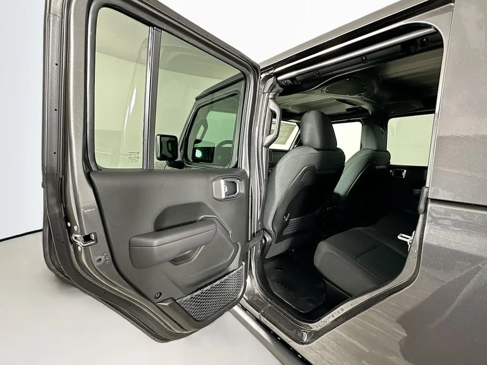 2026 Jeep JT Gladiator - Image 13 of 20
