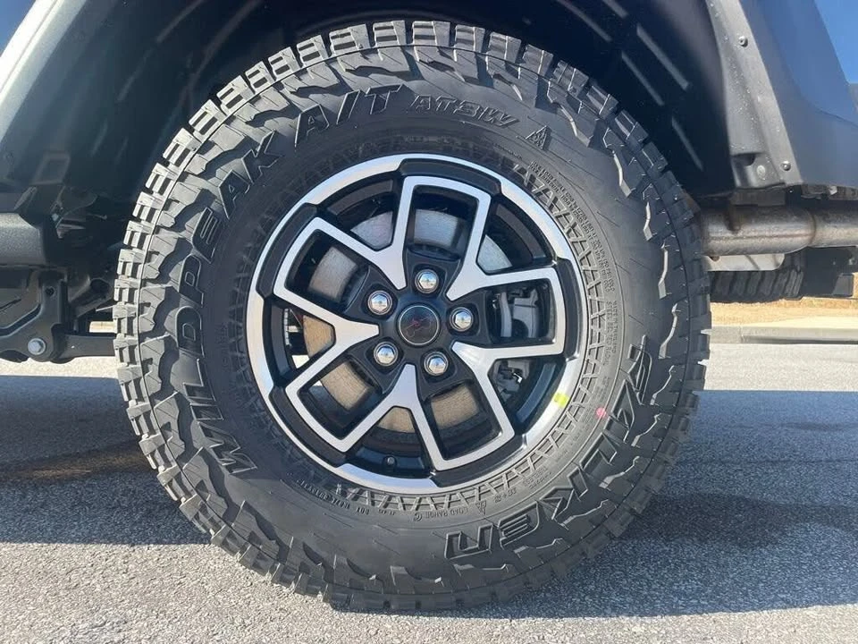 2026 Jeep JT Gladiator - Image 9 of 20