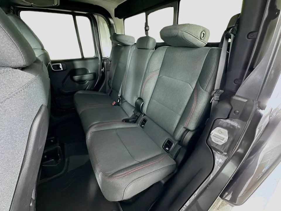 2026 Jeep JT Gladiator - Image 17 of 20
