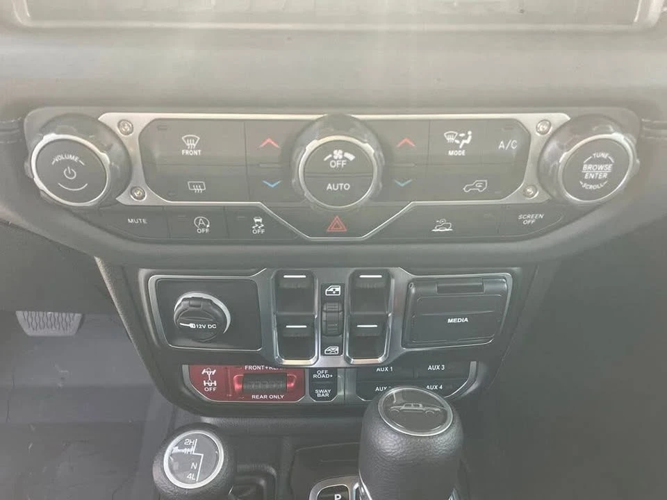 2026 Jeep JT Gladiator - Image 16 of 20