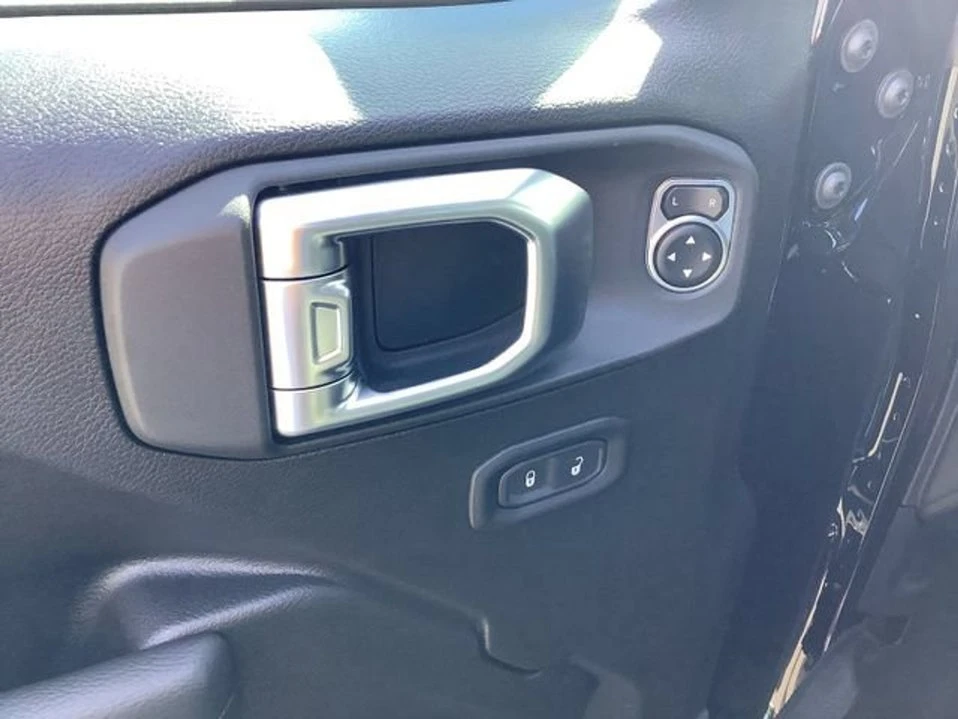 2026 Jeep JT Gladiator - Image 5 of 9