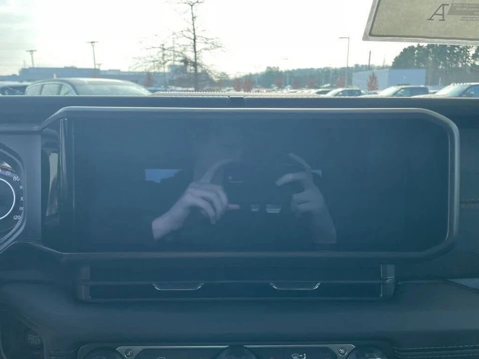 2026 Jeep JT Gladiator - Image 15 of 20