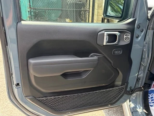 2026 Jeep JT Gladiator - Image 9 of 19