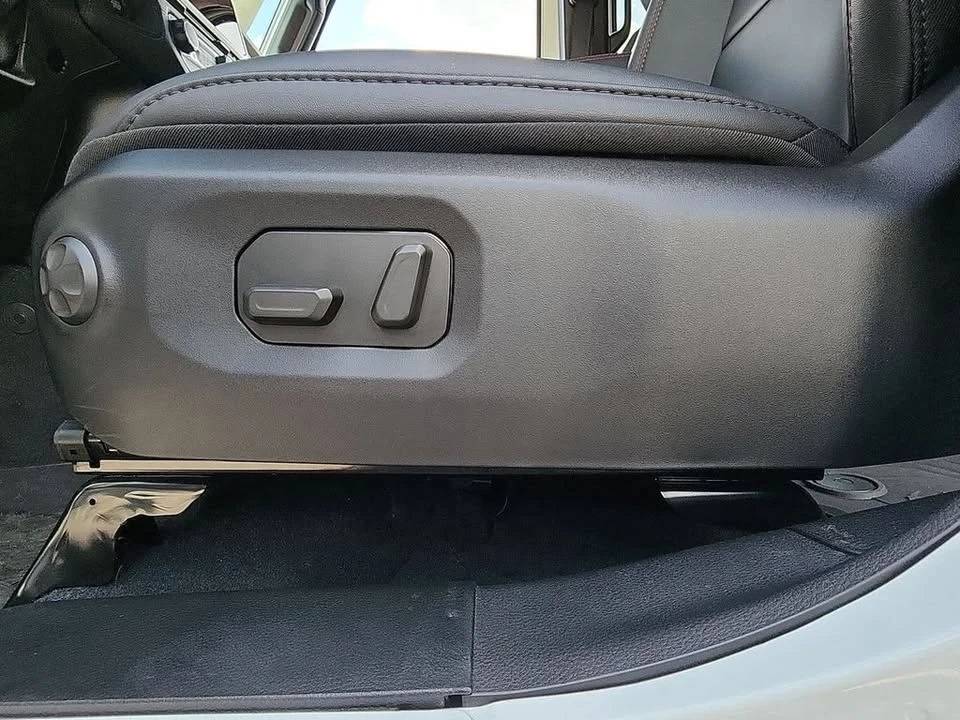 2026 Jeep JT Gladiator - Image 11 of 20