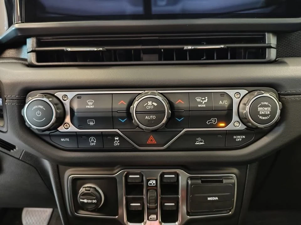 2026 Jeep JT Gladiator - Image 13 of 20