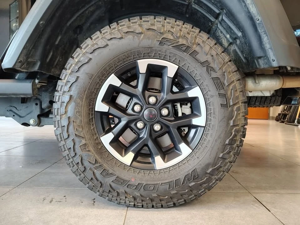 2026 Jeep JT Gladiator - Image 17 of 20