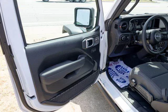 2026 Jeep JT Gladiator - Image 10 of 11