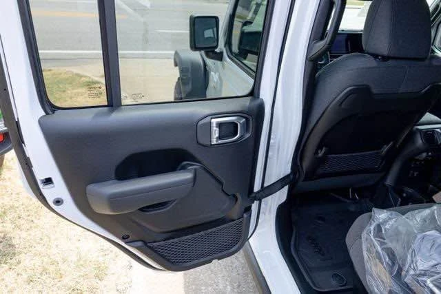 2026 Jeep JT Gladiator - Image 7 of 11