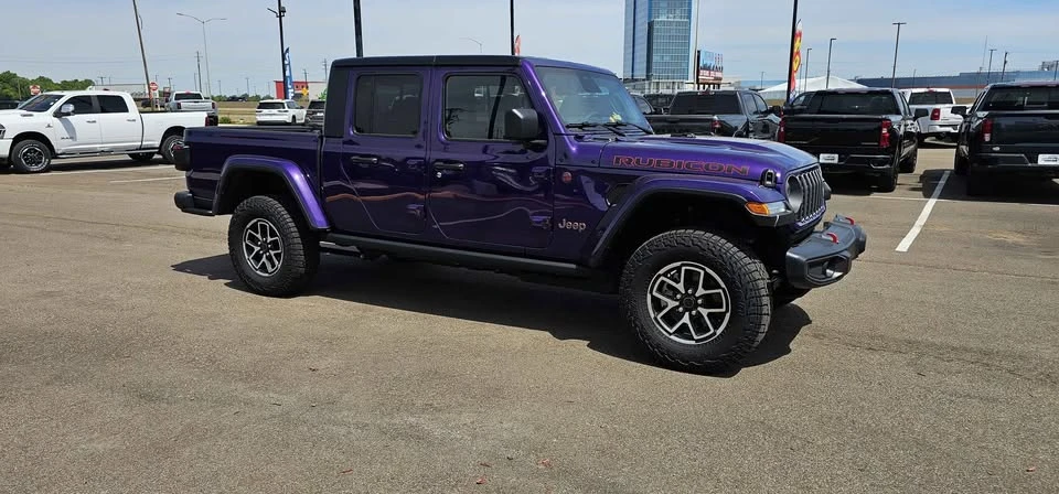 2026 Jeep JT Gladiator - Image 8 of 15