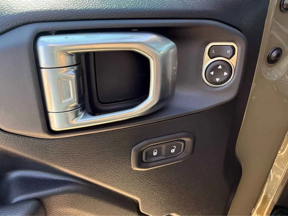 2026 Jeep JT Gladiator - Image 10 of 13