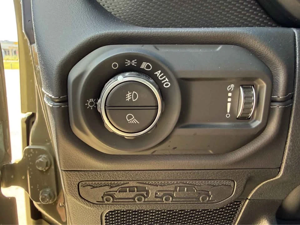 2026 Jeep JT Gladiator - Image 11 of 13