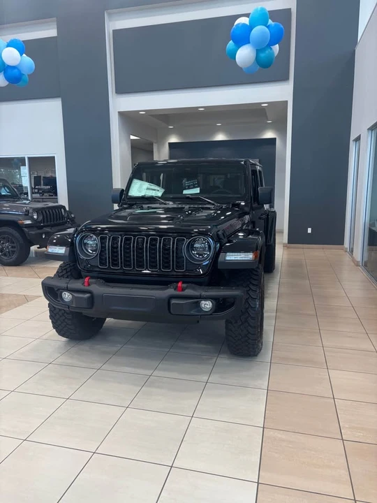 2026 Jeep JT Gladiator - Image 2 of 4