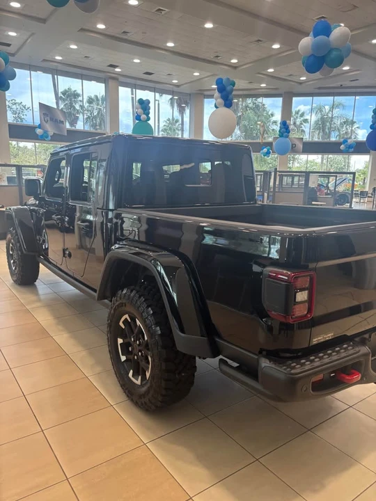2026 Jeep JT Gladiator - Image 3 of 4