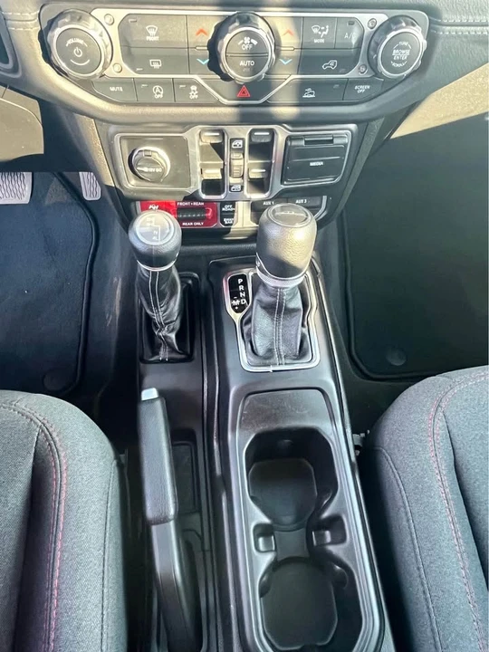 2026 Jeep JT Gladiator - Image 10 of 12