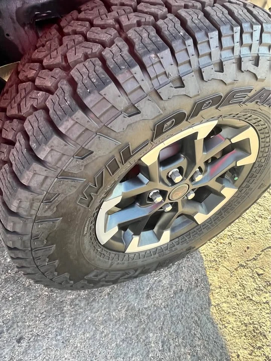 2026 Jeep JT Gladiator - Image 5 of 12