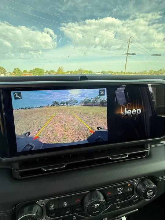 2026 Jeep JT Gladiator - Image 13 of 19