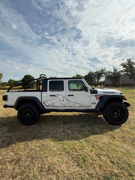 2026 Jeep JT Gladiator - Image 5 of 19