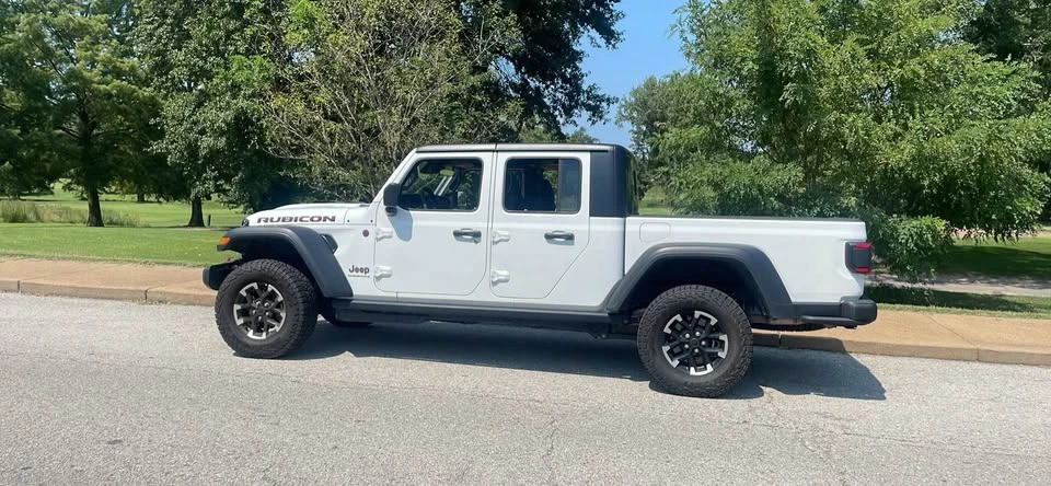 2026 Jeep JT Gladiator - Image 2 of 6