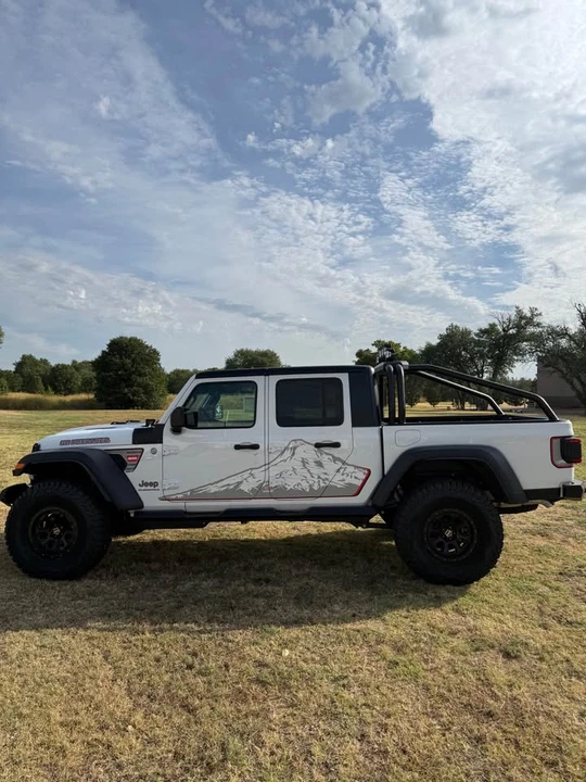 2026 Jeep JT Gladiator - Image 9 of 19