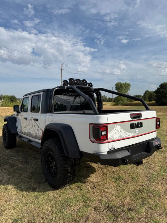 2026 Jeep JT Gladiator - Image 8 of 19