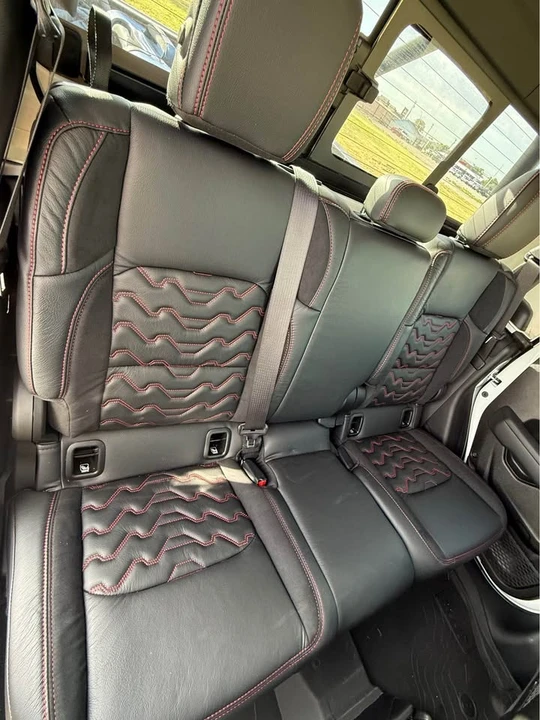 2026 Jeep JT Gladiator - Image 15 of 19