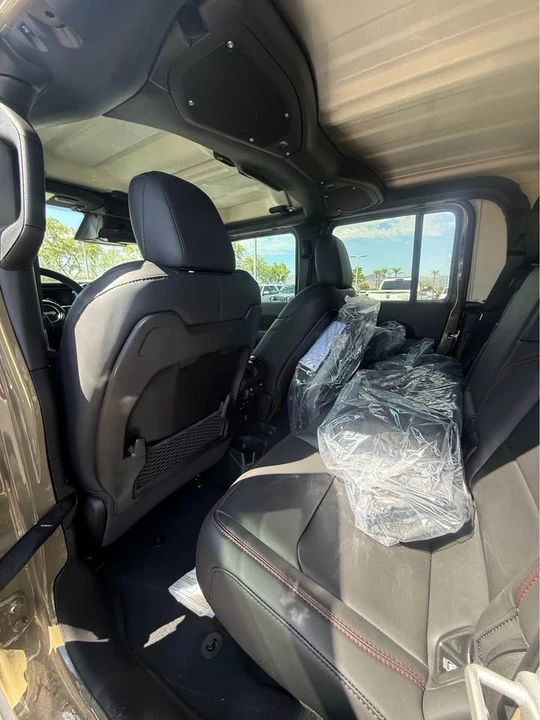 2026 Jeep JT Gladiator - Image 17 of 18