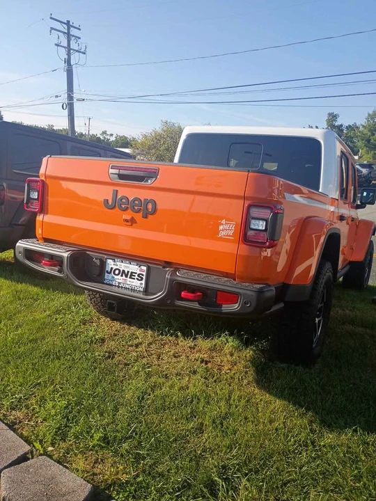 2026 Jeep JT Gladiator - Image 5 of 5