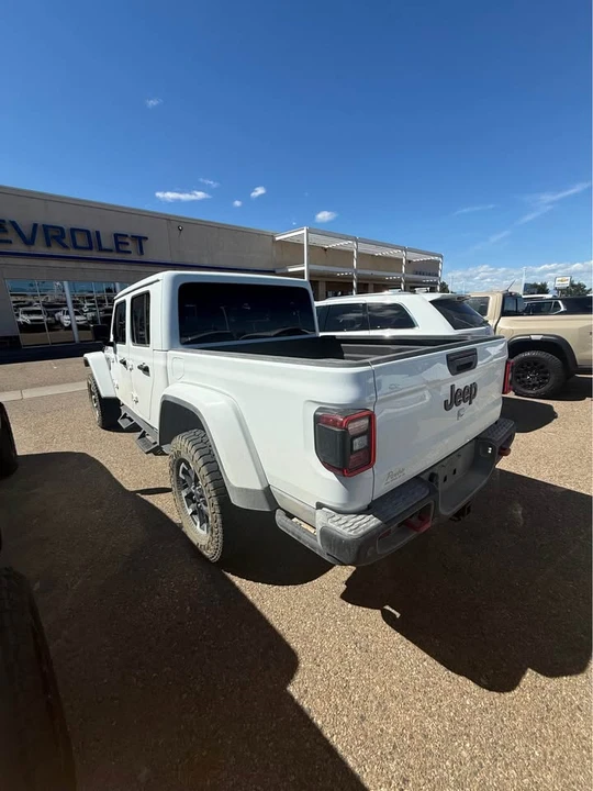 2026 Jeep JT Gladiator - Image 3 of 11