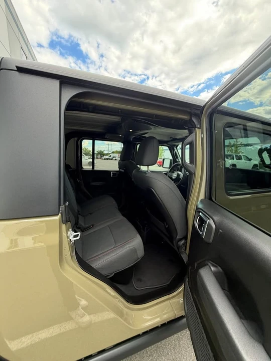2026 Jeep JT Gladiator - Image 11 of 12