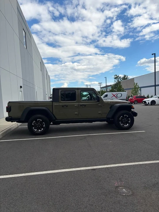 2026 Jeep JT Gladiator - Image 9 of 12