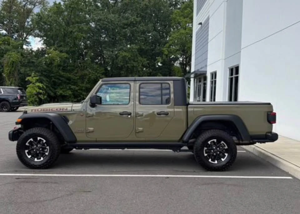 2026 Jeep JT Gladiator - Image 2 of 5
