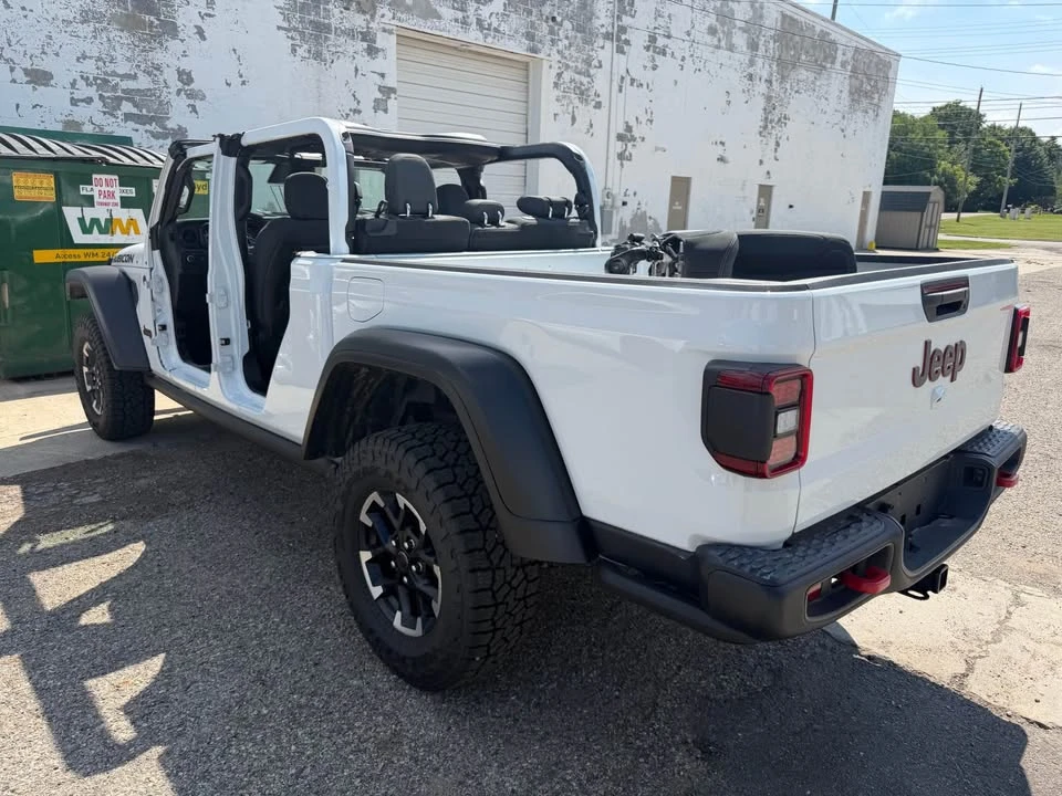2026 Jeep JT Gladiator - Image 7 of 8