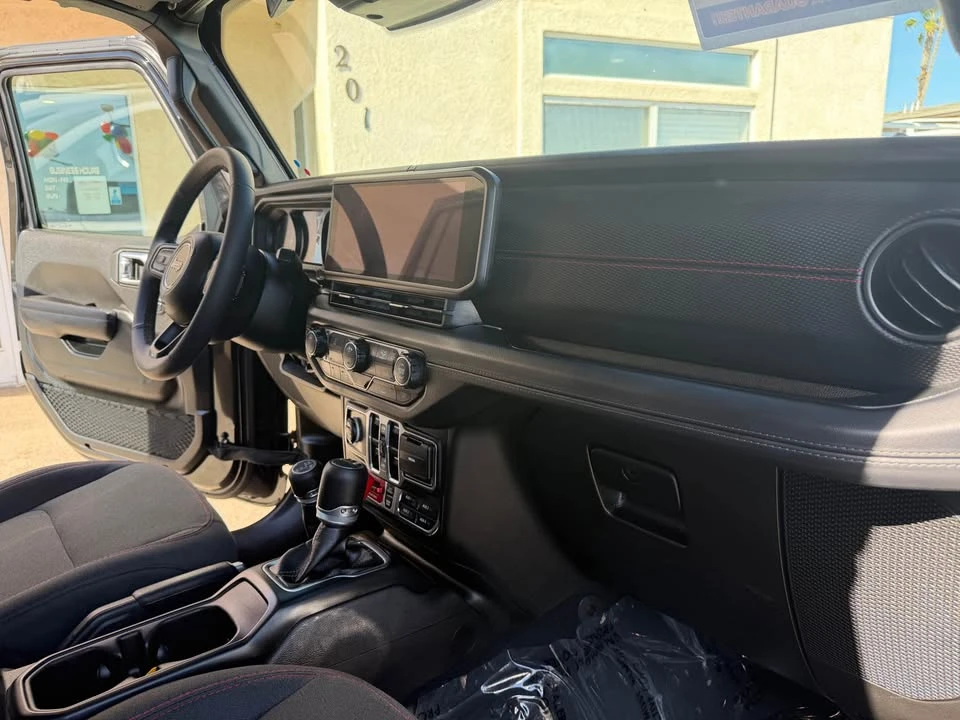 2026 Jeep JT Gladiator - Image 16 of 18