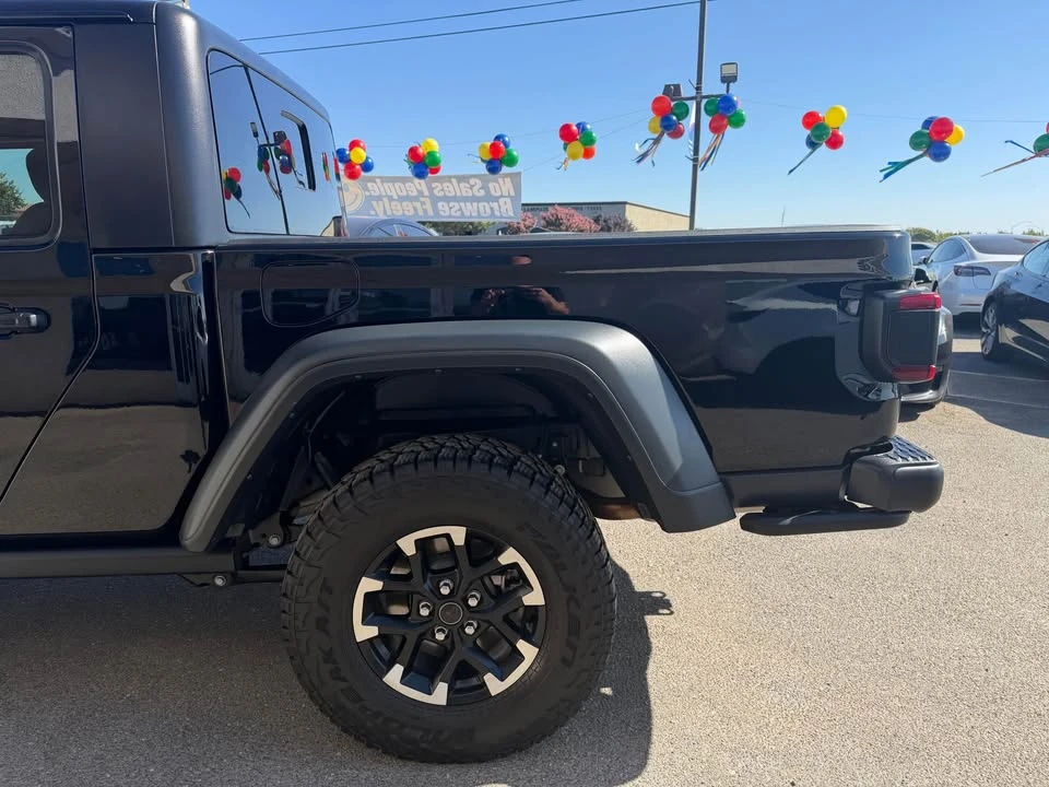 2026 Jeep JT Gladiator - Image 9 of 18