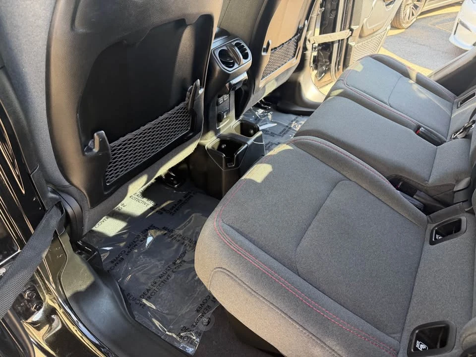 2026 Jeep JT Gladiator - Image 15 of 18